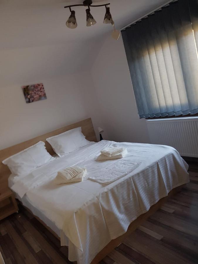 Hotel Viata La Tara Cerna Cerna  Esterno foto