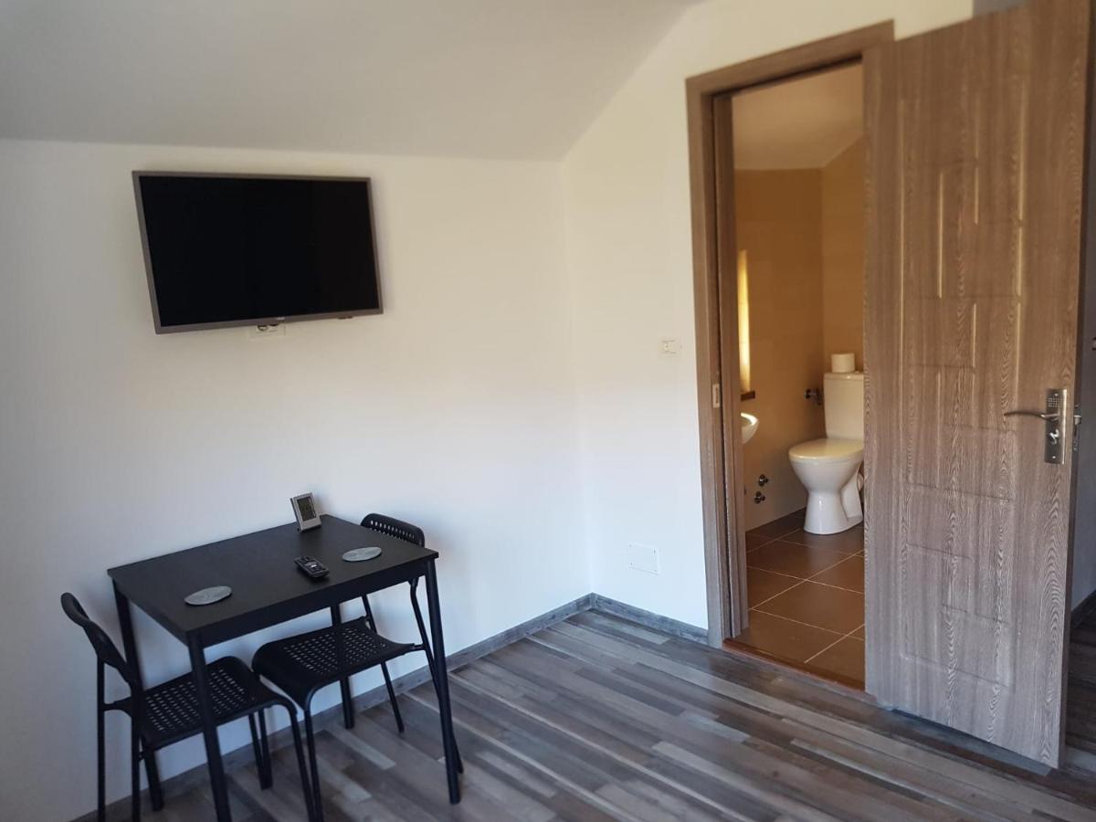 Hotel Viata La Tara Cerna Cerna  Esterno foto