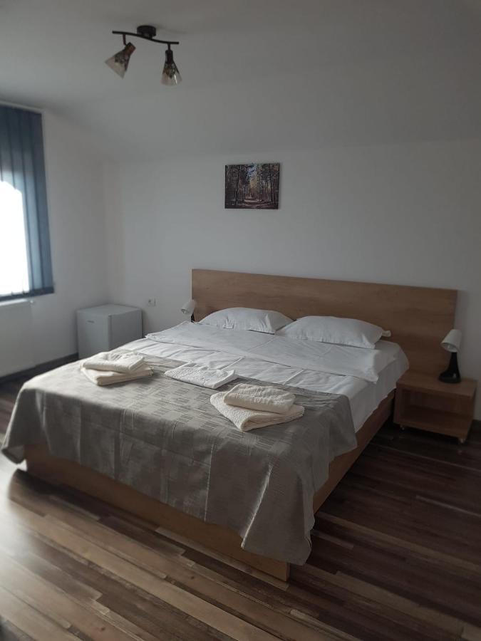 Hotel Viata La Tara Cerna Cerna  Esterno foto